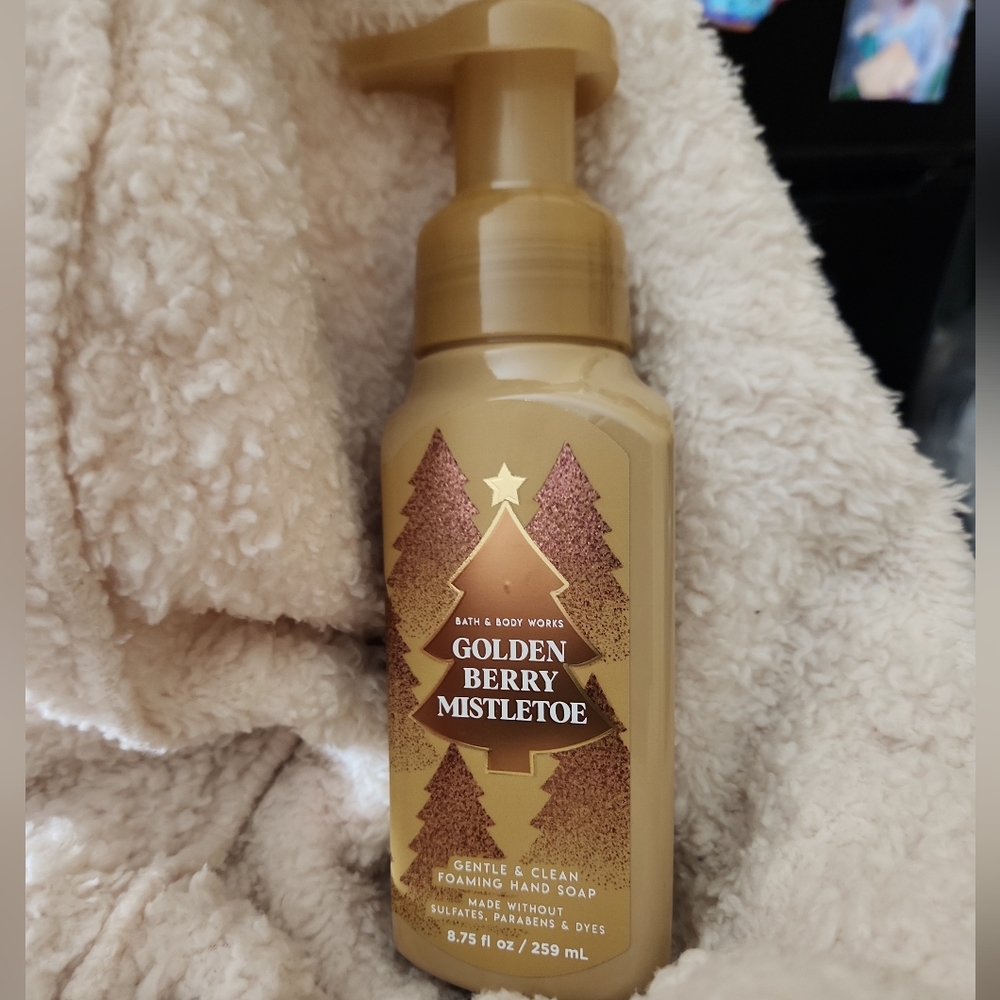 SPECIAL OFFER : NWT BATH AND BODY WORKS GOLDEN BERRY MISTLETOE FOAMING HAND SOAP